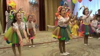 Танец с косичками