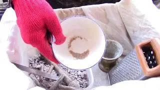 Зубной порошок - изготовление. Как столочь в мелкий порошок живицу и прополис. Маленький секрет.