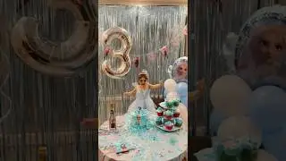 How happy the princess is❤👸 #shorts #short #shortvideo #shortsfeed #viral #trending #frozen #happy