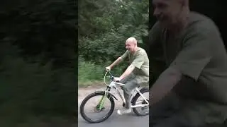 Вело туристы въезжают в Ящерово