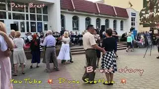 Лёгкий танец! Расслабляйтесь, друзья!