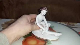 Фарфоровая статуэтка 