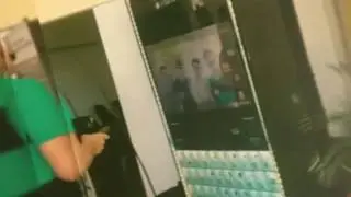La Superselfie: la cabina de fotos con forma de celular gigante