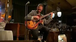 Solo Jazz Guitar - Andy Brown plays 