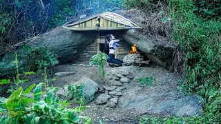 The girl completed a safe shelter under two large rocks Survival in the wild Catch and cook 18