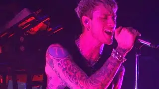 Machine Gun Kelly - Waste Love ♪ Live in Paris (2019/09/01)