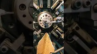 Маленькая и длинная пружинка растяжения