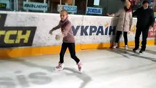 Ледовая арена в Киеве. тц Терминал.Мы с Миланкой пошли на каток