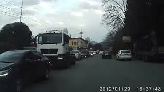 Мама на встречке, с ребенком, не пристегнутым, Сочи