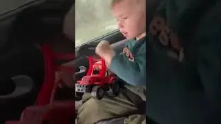 Сынок кайфует 😄😄😄 музыка в машине удалась 😉