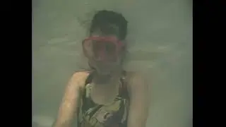 Breathhold girl underwater 