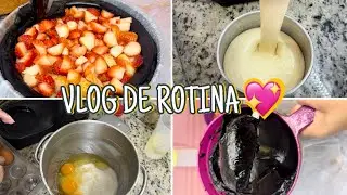 VLOG 💖 | FAZENDO MASSA, RECHEIO E PRENSANDO BOLO + RECEBIDOS DE FUNDOS PARA AS FOTOS 😍 | Letícia B.