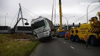 Vrachtwagen gekanteld op Hasselterweg in Zwolle