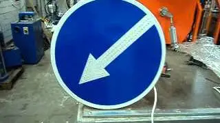 Стрелка - знак объезд препятствия справа слева