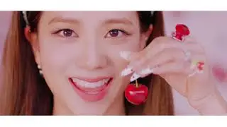ice cream but it's just Jisoo