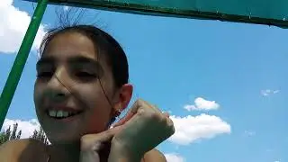 en la piscina