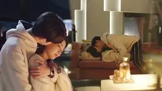 First night! The handsome guy got drunk and pressed Cinderella under him and took her first time