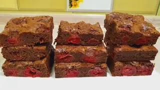 Шоколадное пирожное Брауни с вишней. Chocolate Browenie cake with cherries.