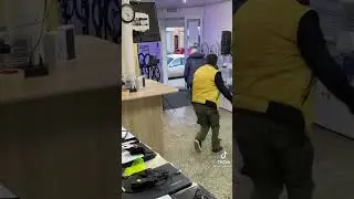 Отец купил сыну Айфон😂