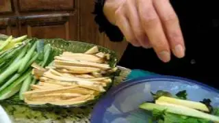 how to roll spring rolls.AVI