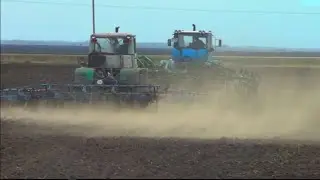 На культивации пробуем запустить Т-150К с буксира. Поломка моста трактора ХТЗ.