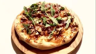 Homemade pizza. Simple and fast, 2 pizza recipes: 4 cheeses and pizza with fig jam and jamon.