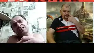 Это кто на двух стульях сидит ?