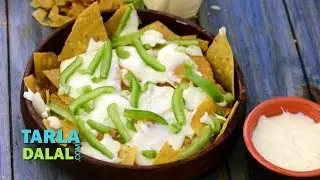 नाचो के साथ चीज़ रेसिपी (Nachos with Cheese Recipe) by Tarla Dalal