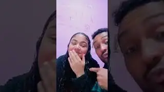 dando comida sua bebe