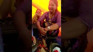 Ibu-ibu bali kocak abis...  😂