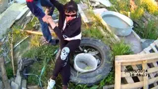 не подьемная деваха пьяная (водим за ручку)