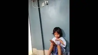 scrool video eeeh ketemu video anak anak palestina. cantikku jadi ikut sedih.