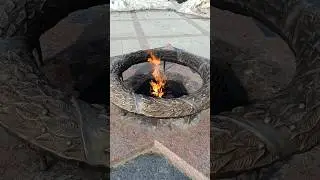 Вечный огонь 🔥 на площади Новокуйбышевска #красота #вечныйогонь #площадь #память #солдатам #пушка