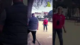 El animal está agarrado 🤣🤣🤣🤣🤣