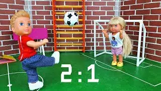 BOYS vs GIRLS in SCHOOL LIFE. A lesson in sports
