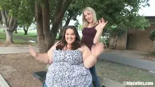 Ssbbw Boberry With Skinny girl
