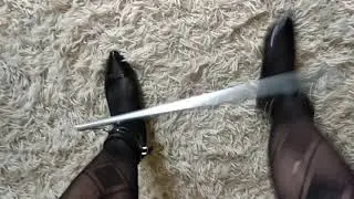 Foot bondage in black pantyhose. Бондаж ног металлической штангой в черных колготках.