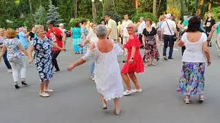 Расцвела черемуха Танцы в парке Горького Харьков Июль 2021