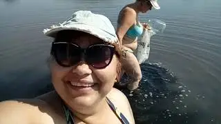А нам любое море по колено ,а нам  все грязи ни по чём))