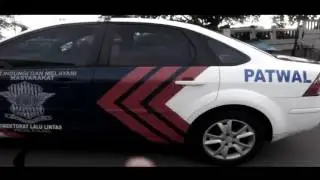 NGERJAIN POLISI SAMPAI BONYOK