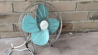 Smash Vintage Blue Mistral Desk Fan