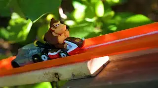 Hot Wheels Dinosaur Track with Donkey Kong