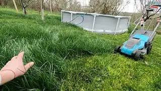 Приехала на дачу на полчаса, а осталась на 2 дня / Постригла газон / Убралась на балконе