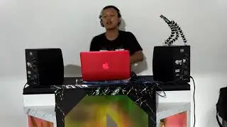 DJ HI FIVE LIVE MIXING ON TRAKTOR S2MK2 AT WBM STUDIO