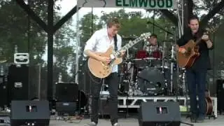Joe Robinson Jamming with Elmwood