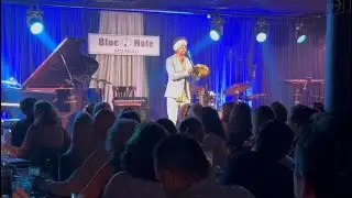 João Ventura canta Chico Buarque no Blue Note SP