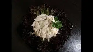 Салат с кальмарами