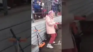 Dancing grandma  - Hits of the 90s 
