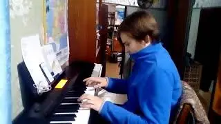 Элис осваивает ещё один инструмент