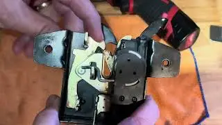 911 996, 997 Front Trunk latch stuck
